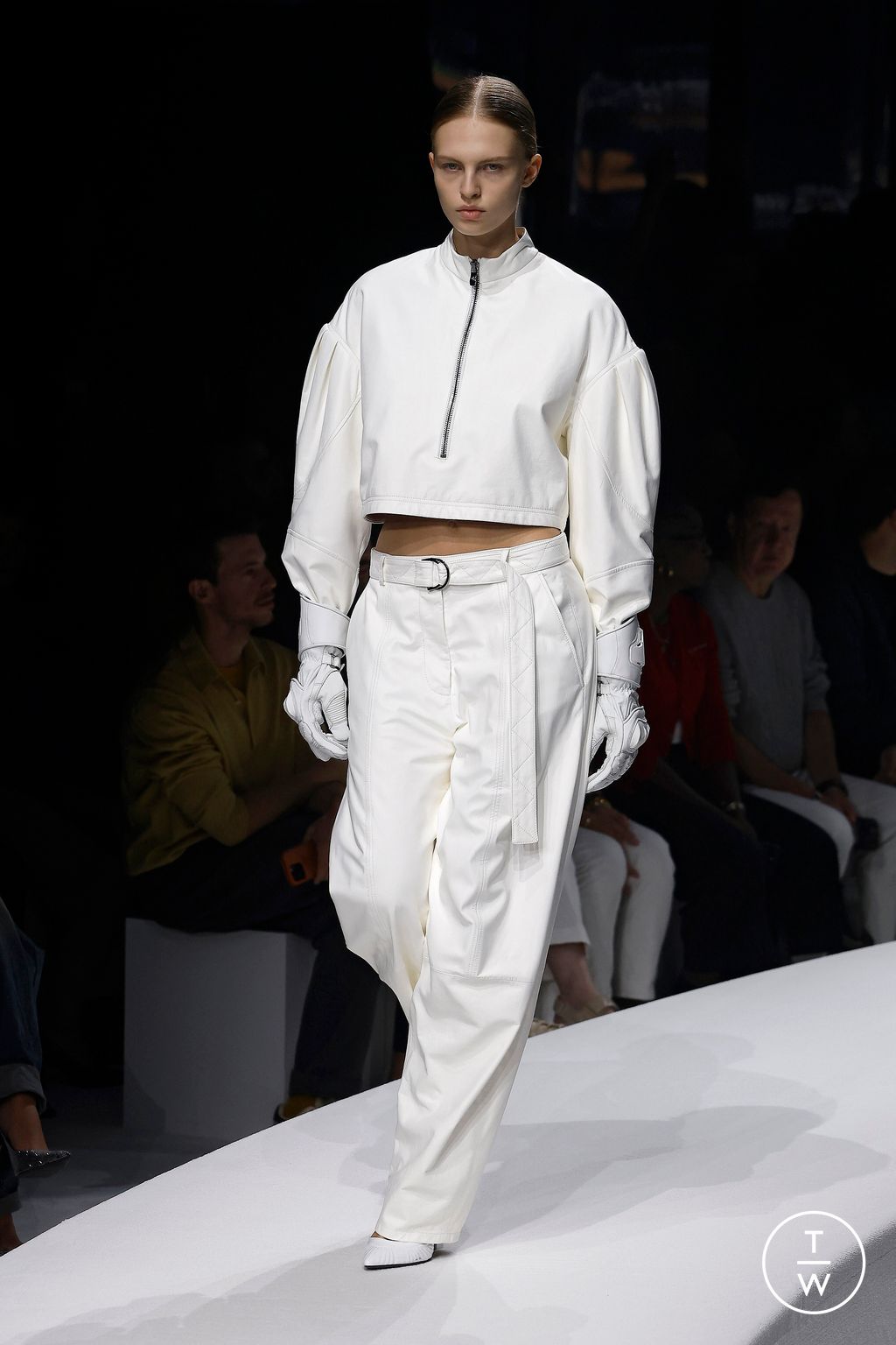 Fashion Week Milan Spring/Summer 2024 look 2 de la collection Ferrari womenswear