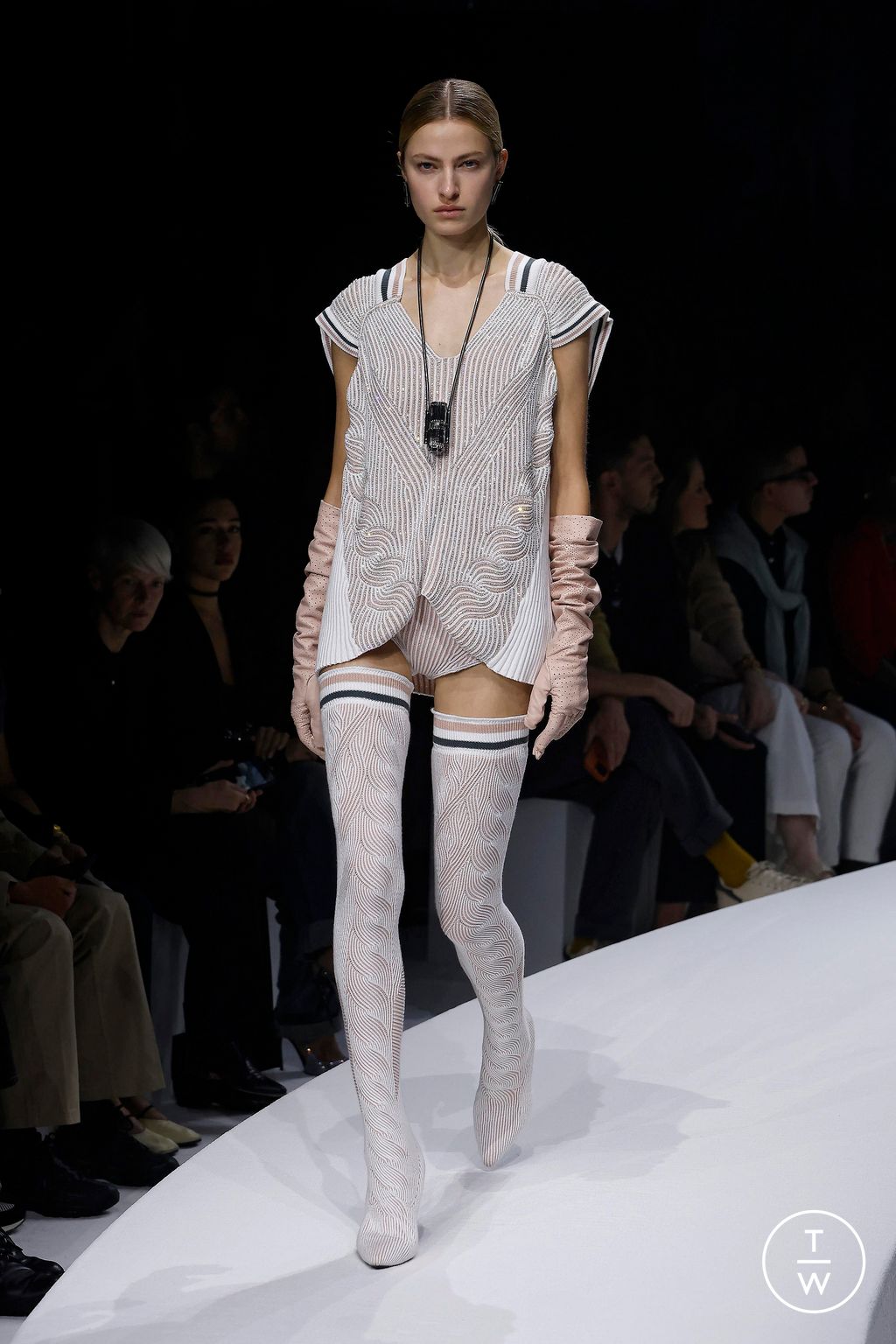 Fashion Week Milan Spring/Summer 2024 look 9 de la collection Ferrari womenswear