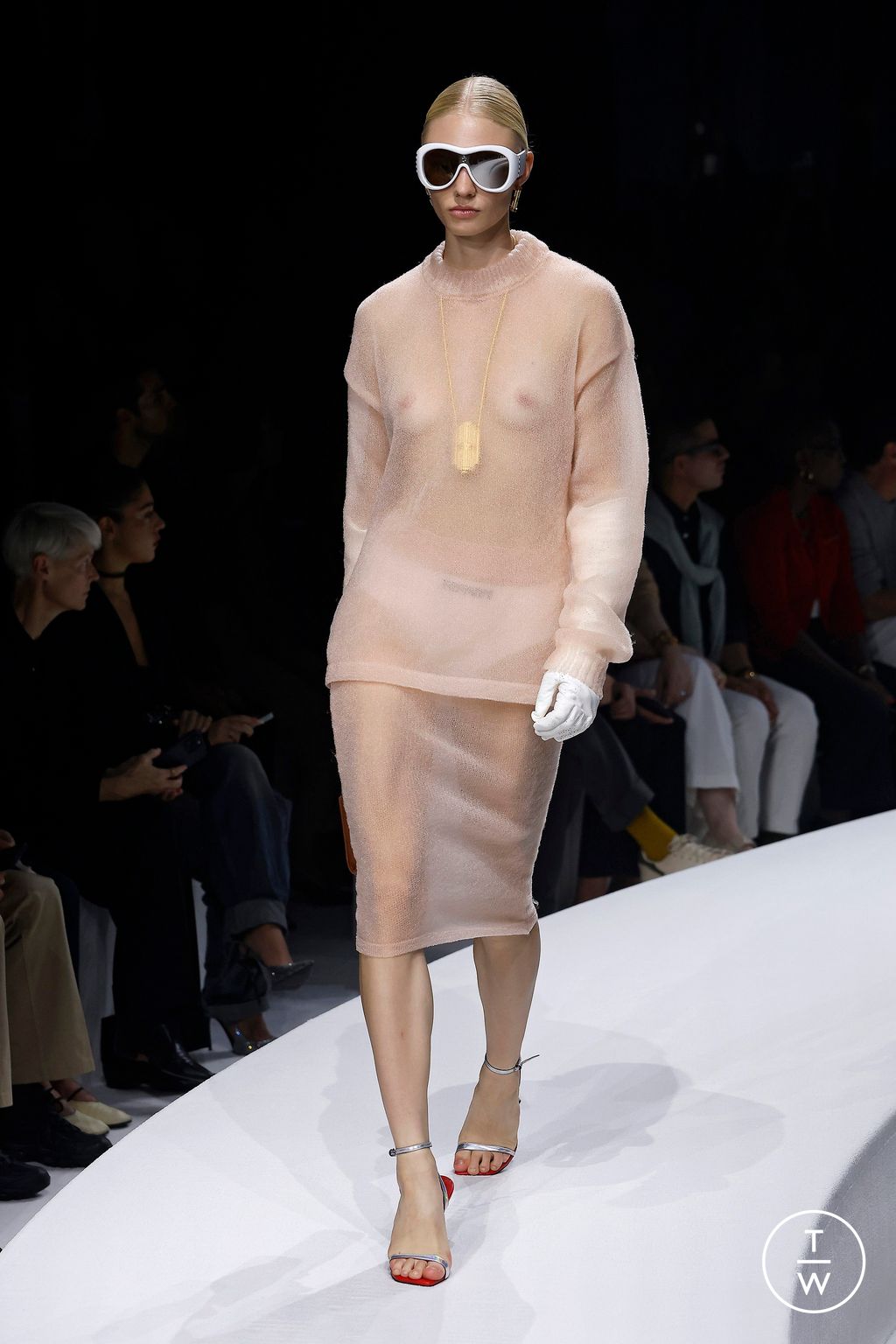 Fashion Week Milan Spring/Summer 2024 look 13 de la collection Ferrari womenswear
