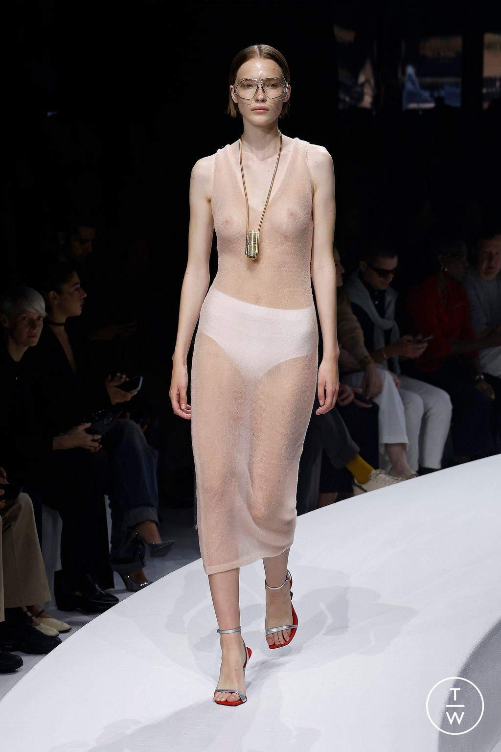 Fashion Week Milan Spring/Summer 2024 look 15 de la collection Ferrari womenswear