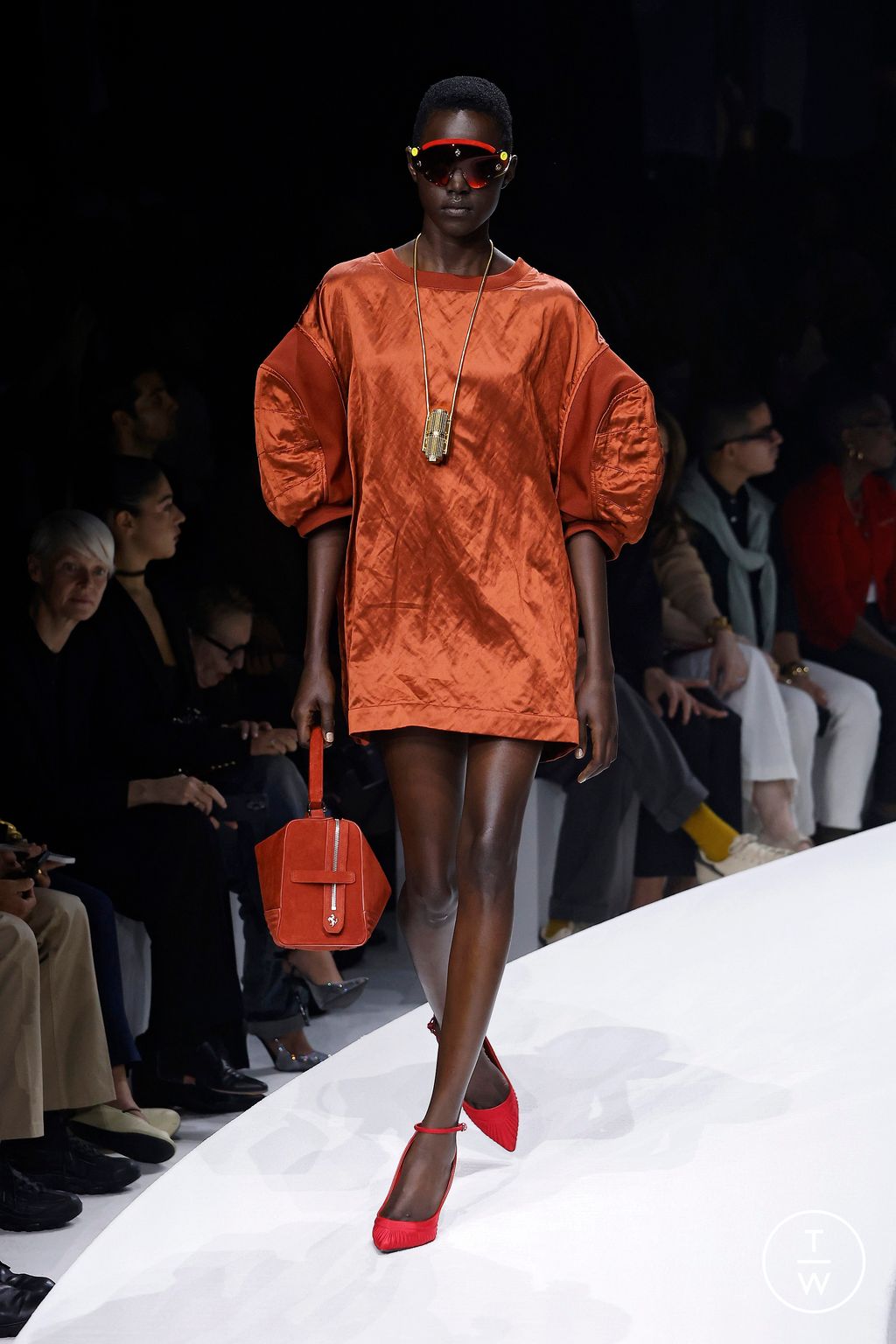 Fashion Week Milan Spring/Summer 2024 look 37 from the Ferrari collection 女装