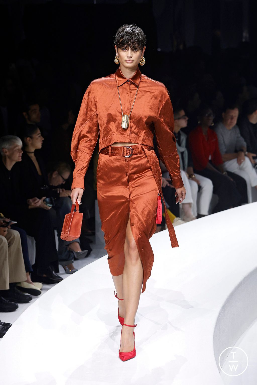 Fashion Week Milan Spring/Summer 2024 look 40 from the Ferrari collection 女装