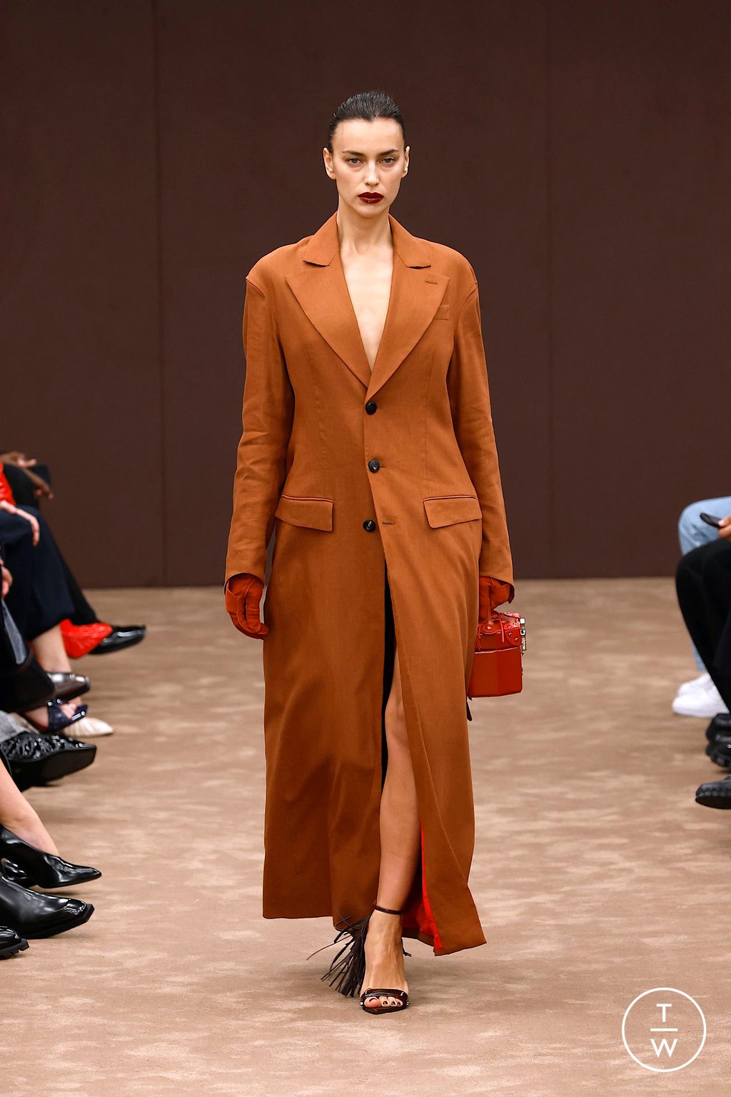 Fashion Week Milan Spring/Summer 2025 look 1 from the Ferrari collection 女装