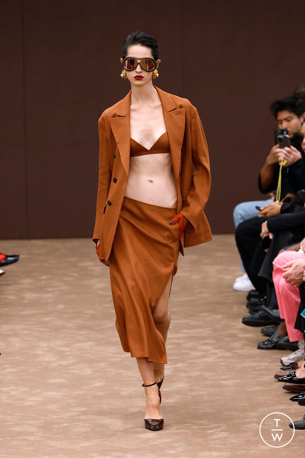 Fashion Week Milan Spring/Summer 2025 look 2 from the Ferrari collection 女装