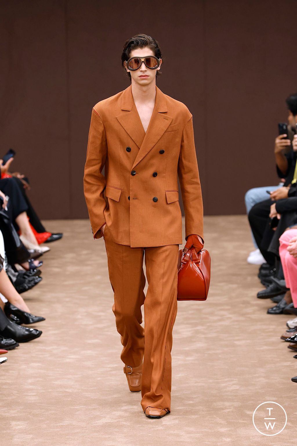 Fashion Week Milan Spring/Summer 2025 look 3 from the Ferrari collection 女装