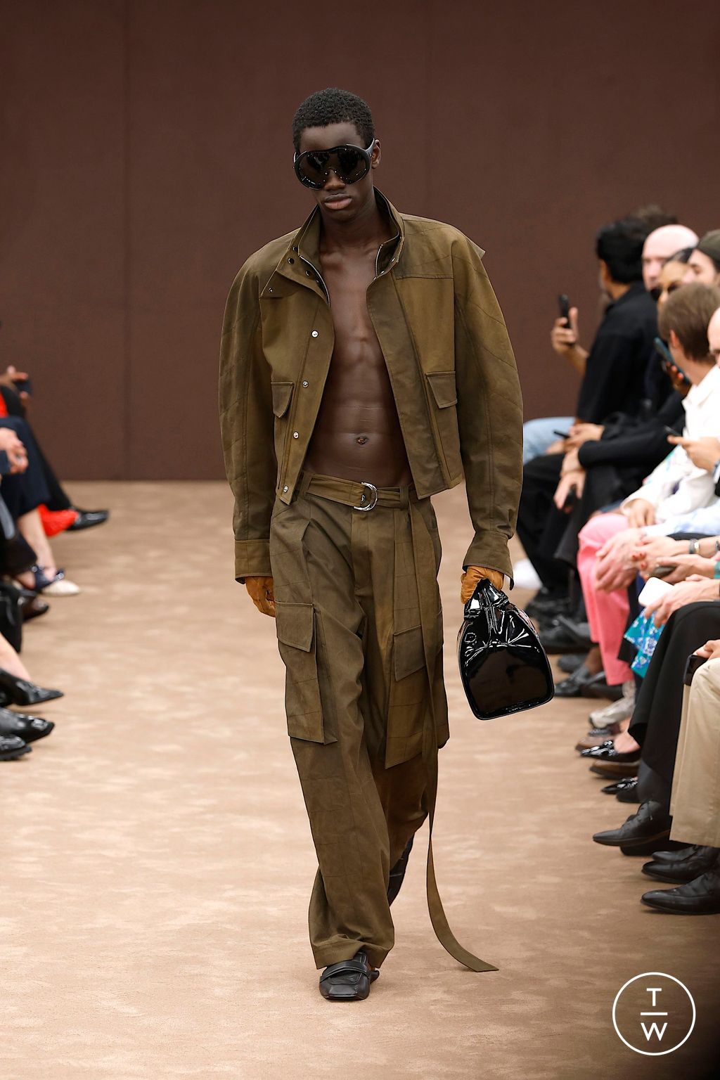 Fashion Week Milan Spring/Summer 2025 look 19 from the Ferrari collection 女装