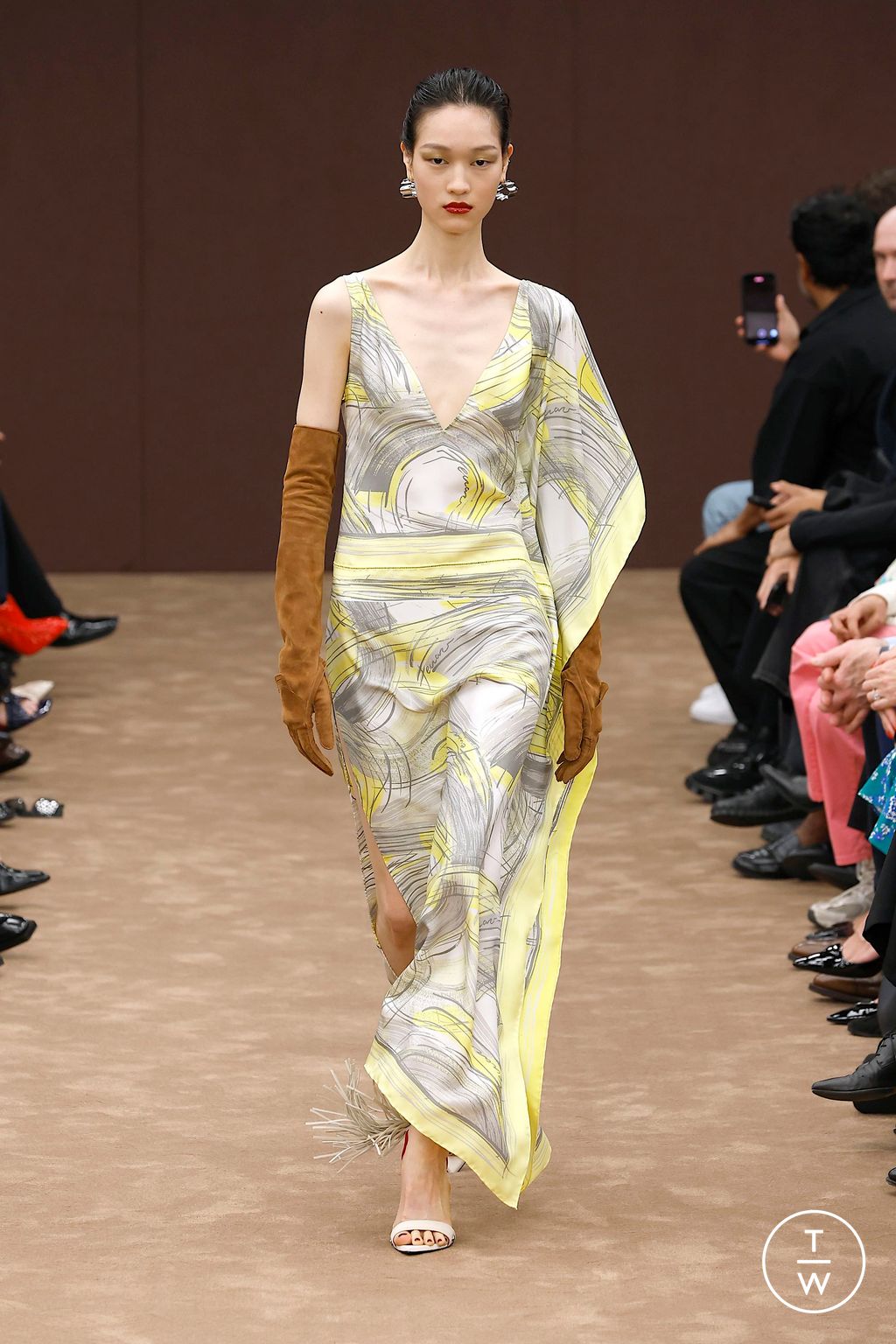 Fashion Week Milan Spring-Summer 2025 look 27 from the Ferrari collection 女装