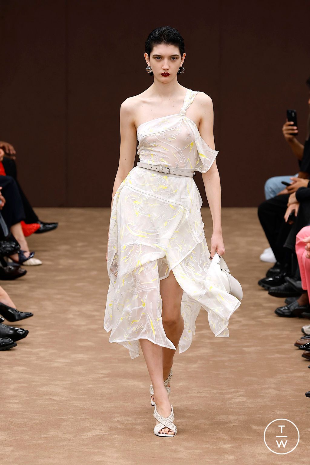 Fashion Week Milan Spring/Summer 2025 look 29 from the Ferrari collection 女装