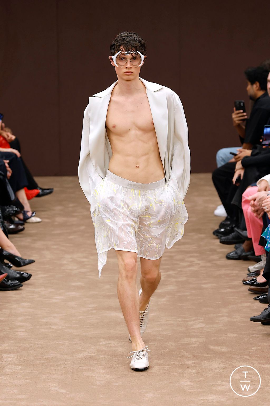 Fashion Week Milan Spring/Summer 2025 look 30 from the Ferrari collection 女装