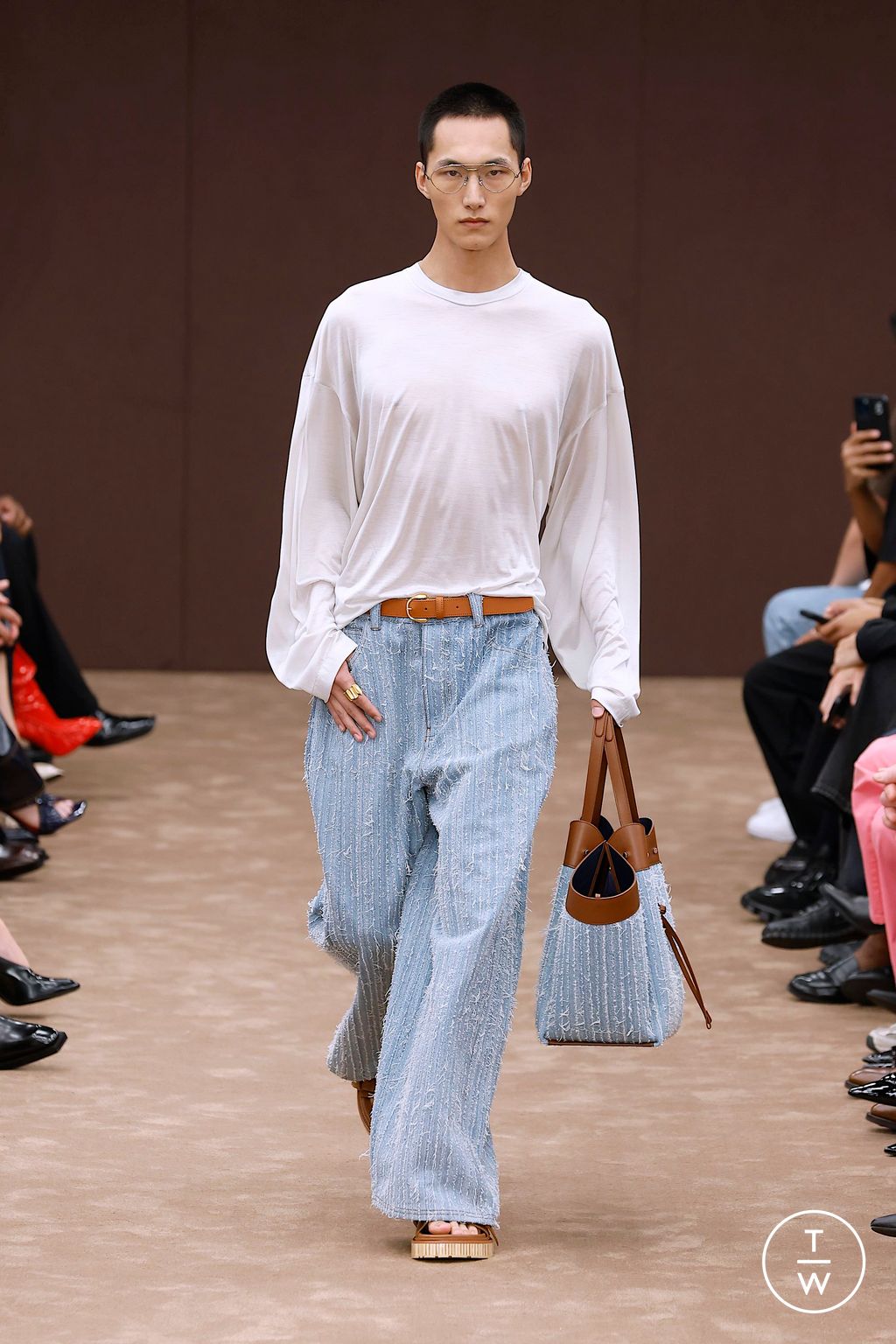 Fashion Week Milan Spring/Summer 2025 look 33 from the Ferrari collection 女装