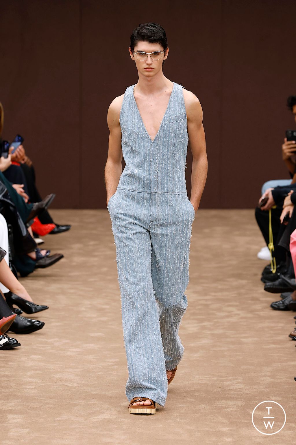 Fashion Week Milan Spring/Summer 2025 look 36 from the Ferrari collection 女装