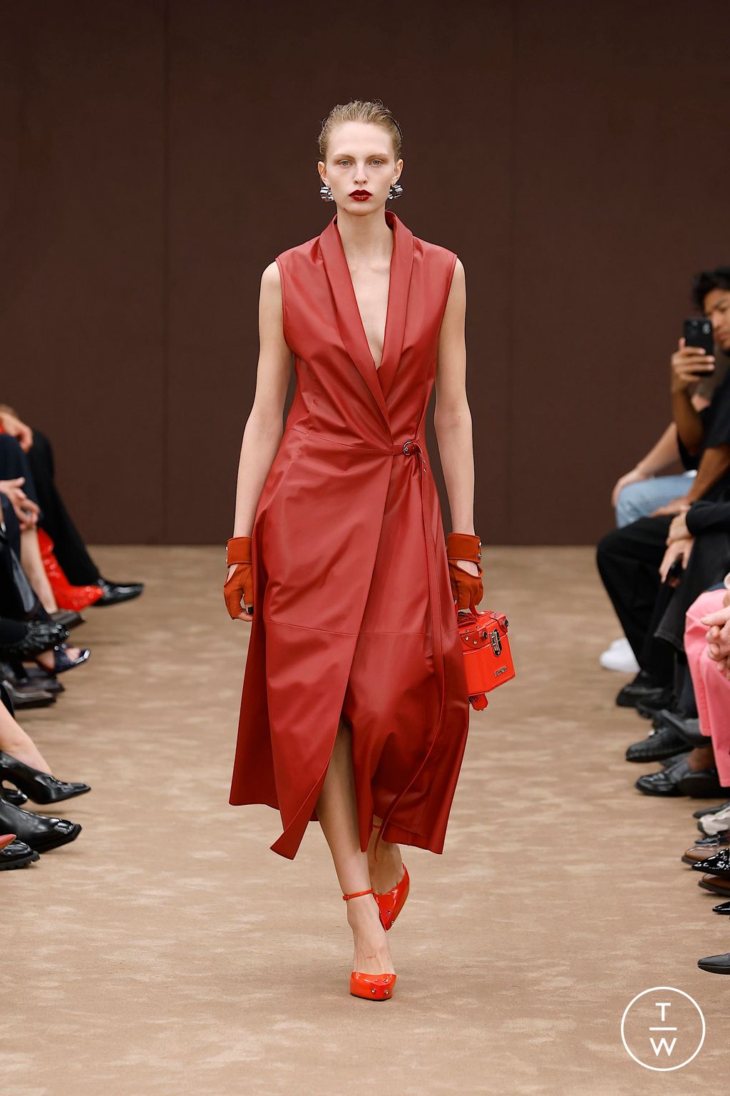 Fashion Week Milan Spring/Summer 2025 look 41 from the Ferrari collection 女装