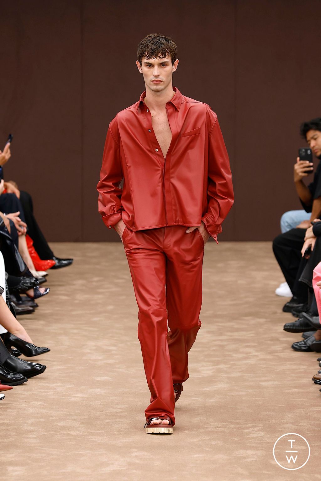 Fashion Week Milan Spring/Summer 2025 look 42 from the Ferrari collection 女装