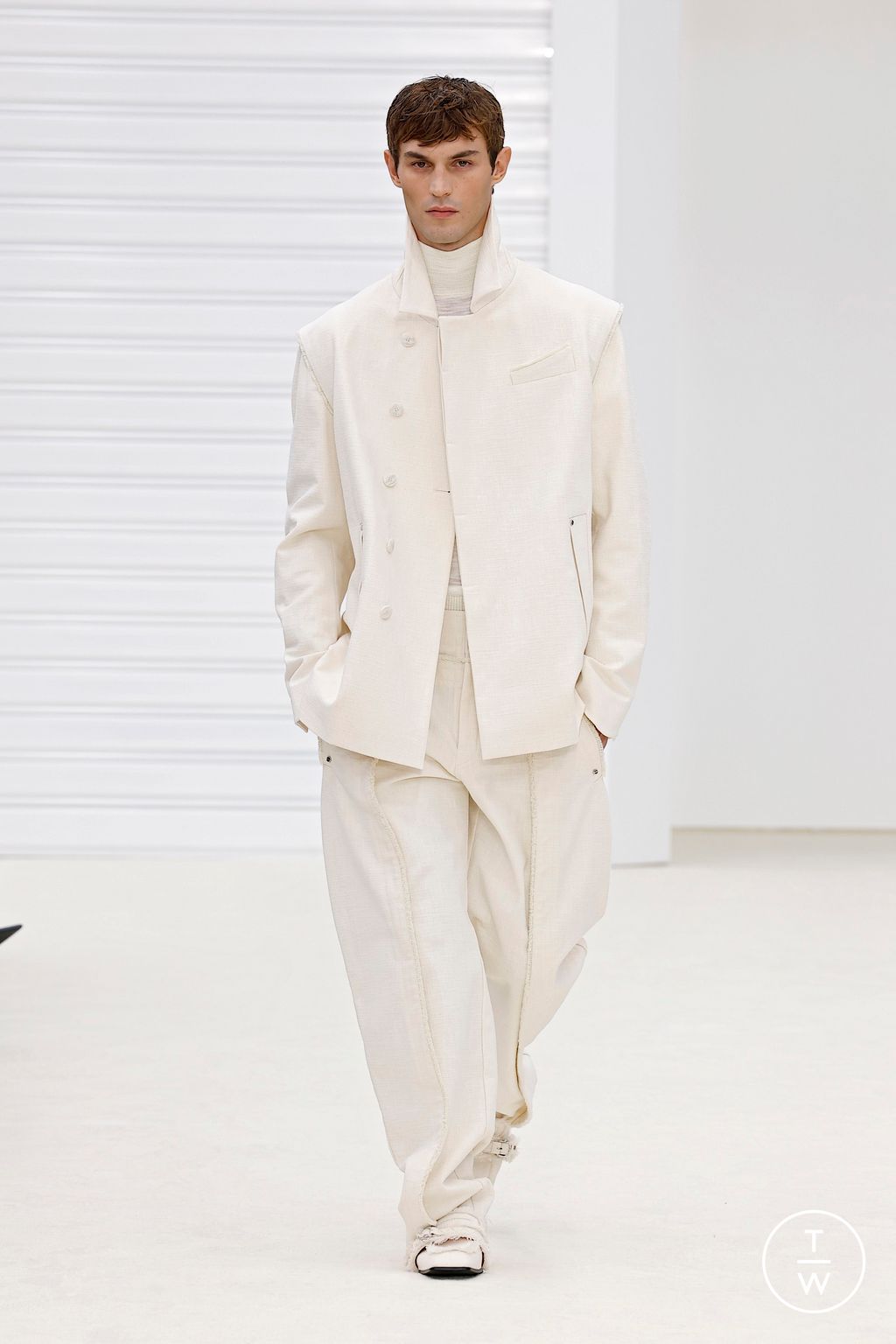 Fashion Week Milan Spring/Summer 2026 look 14 de la collection Ferrari womenswear