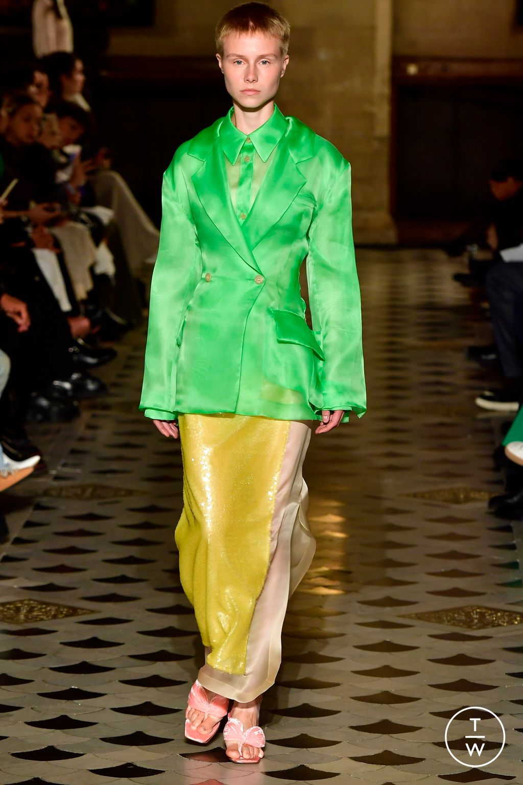 Fashion Week Paris Spring/Summer 2023 look 55 from the A.W.A.K.E MODE collection 女装
