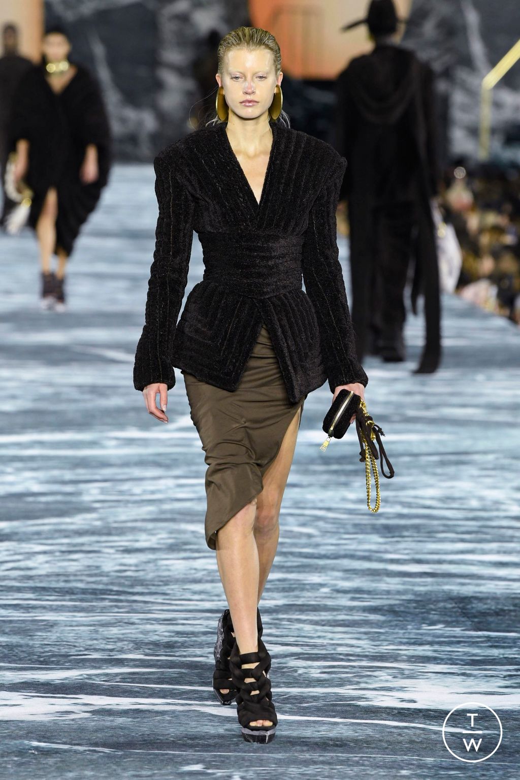 Fashion Week Paris Spring/Summer 2023 look 85 from the Balmain collection 女装