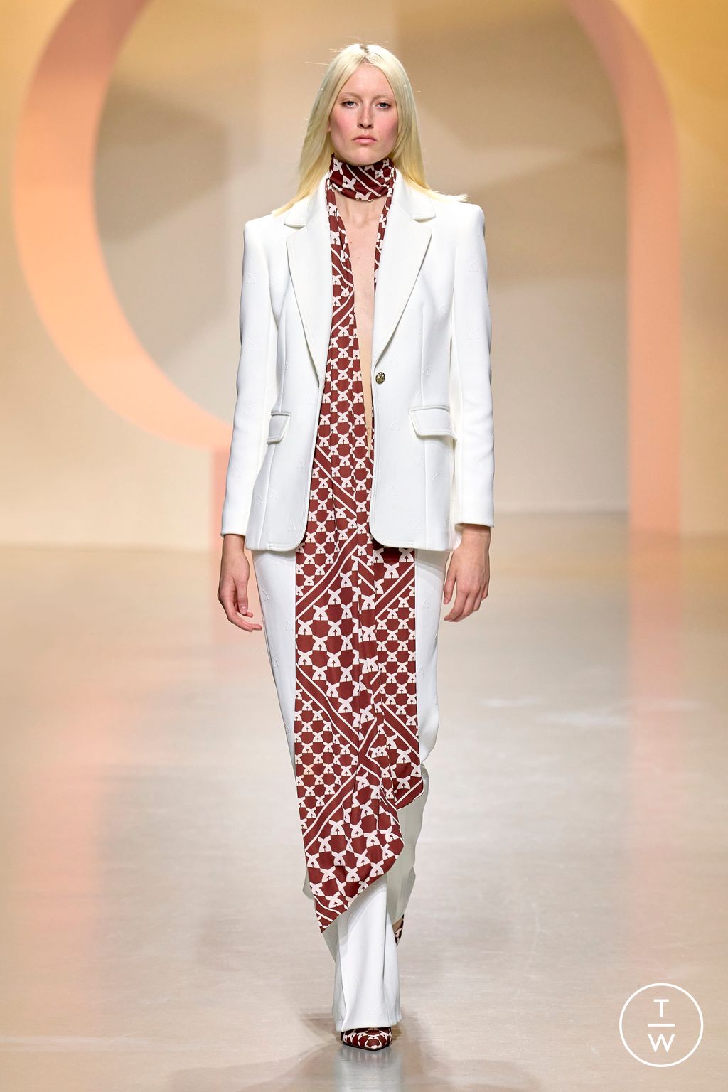 Fashion Week Paris Spring/Summer 2024 look 1 from the Leonard Paris collection 女装