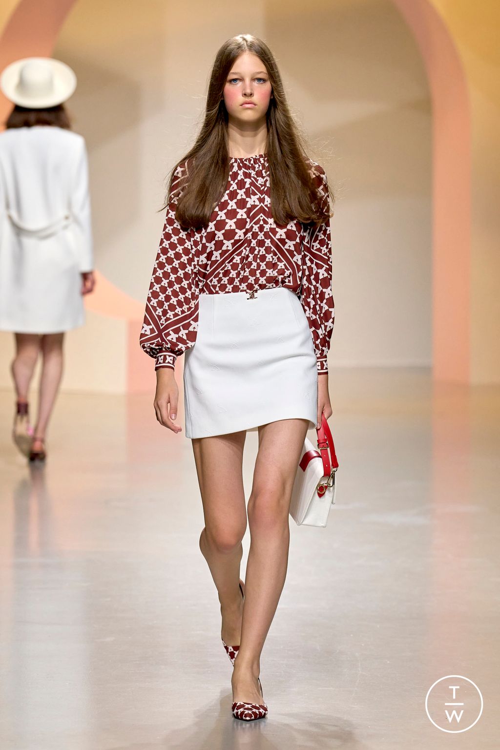 Fashion Week Paris Spring/Summer 2024 look 5 from the Leonard Paris collection womenswear