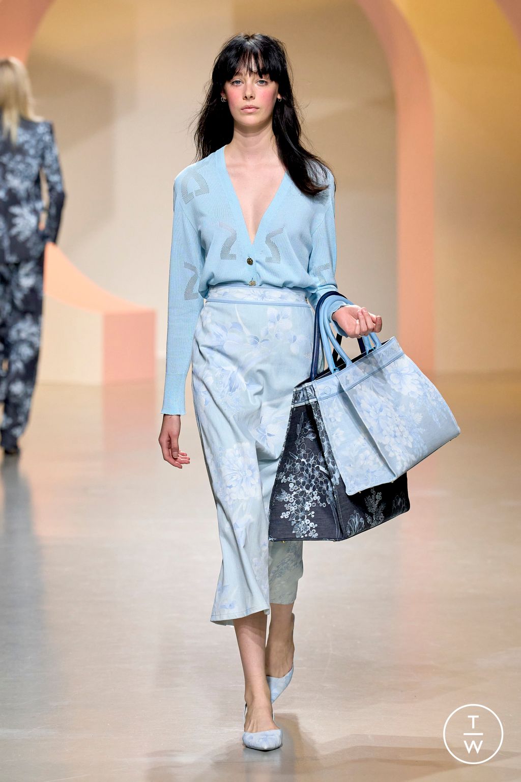 Fashion Week Paris Spring/Summer 2024 look 12 from the Leonard Paris collection 女装