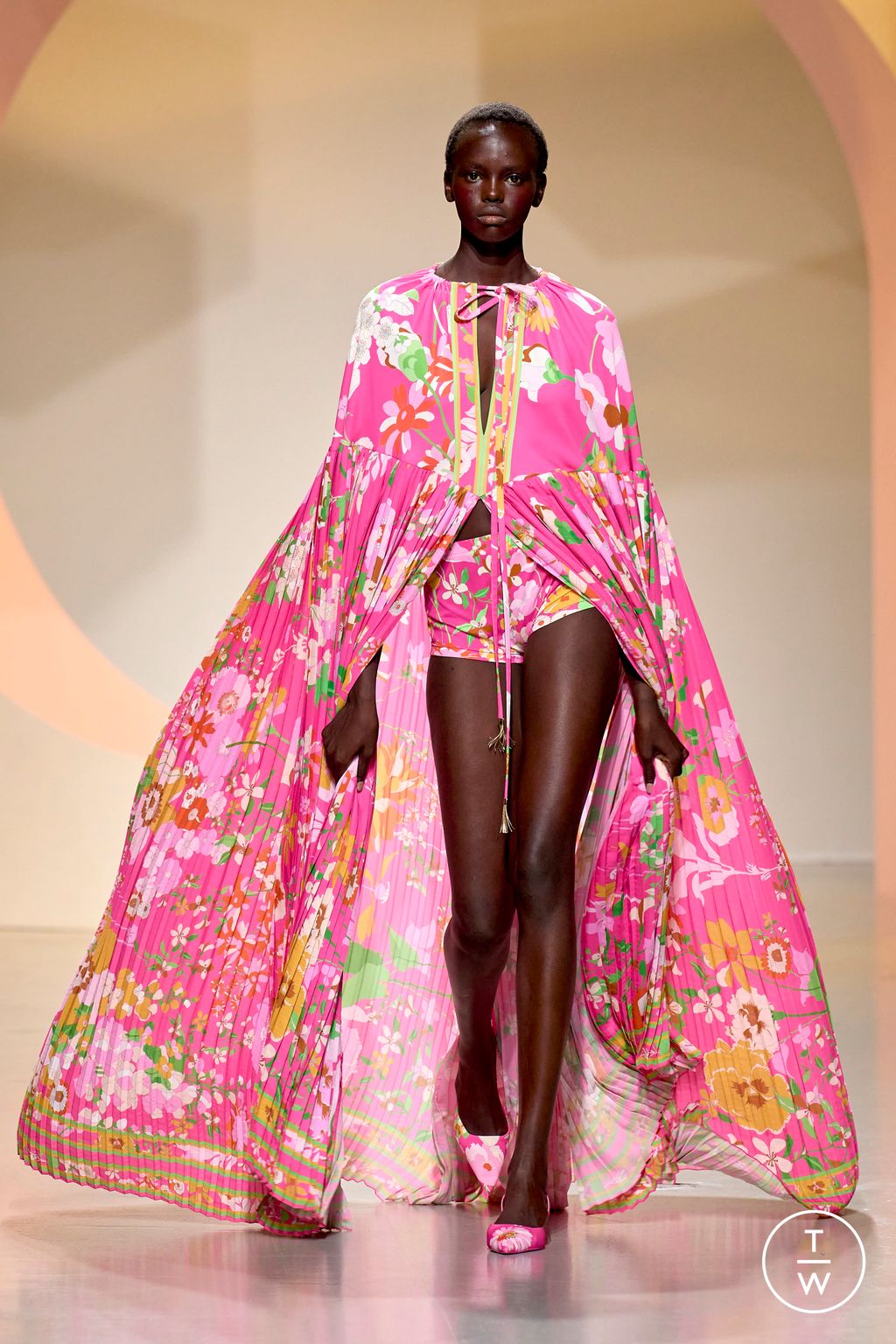 Fashion Week Paris Spring/Summer 2024 look 15 from the Leonard Paris collection womenswear