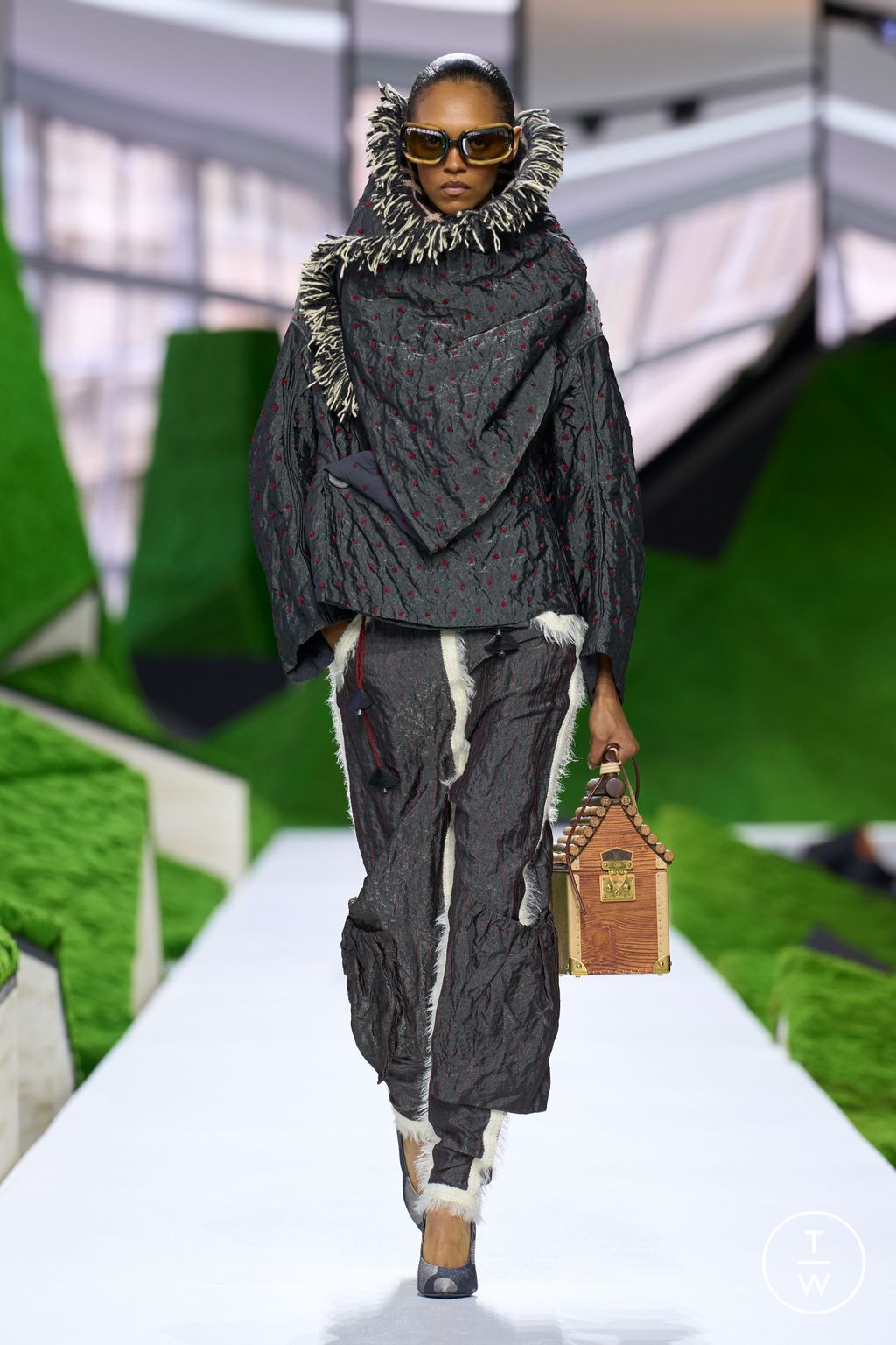 Fashion Week Paris Fall/Winter 2026 look 11 de la collection Louis Vuitton womenswear