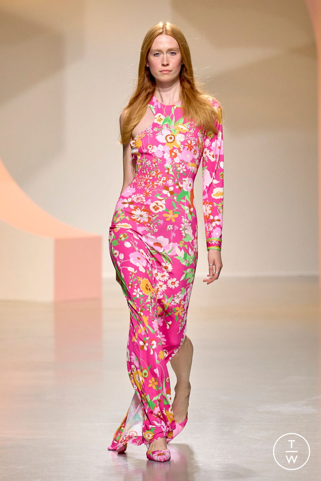 Fashion Week Paris Spring/Summer 2024 look 16 from the Leonard Paris collection 女装