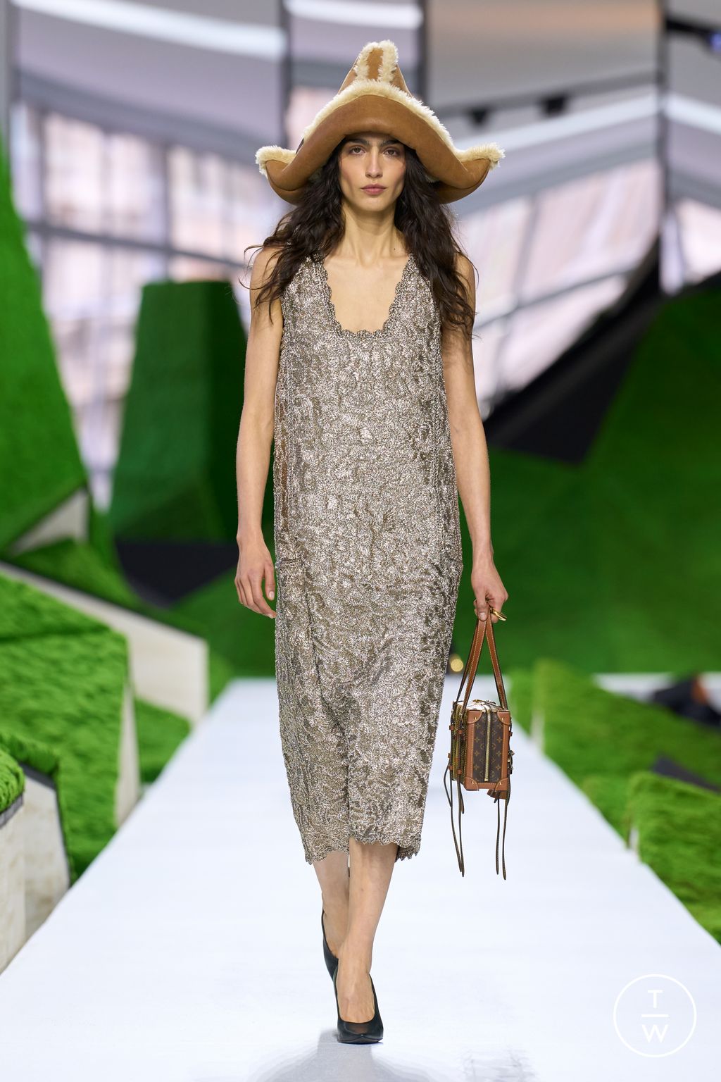 Fashion Week Paris Fall/Winter 2026 look 13 from the Louis Vuitton collection 女装