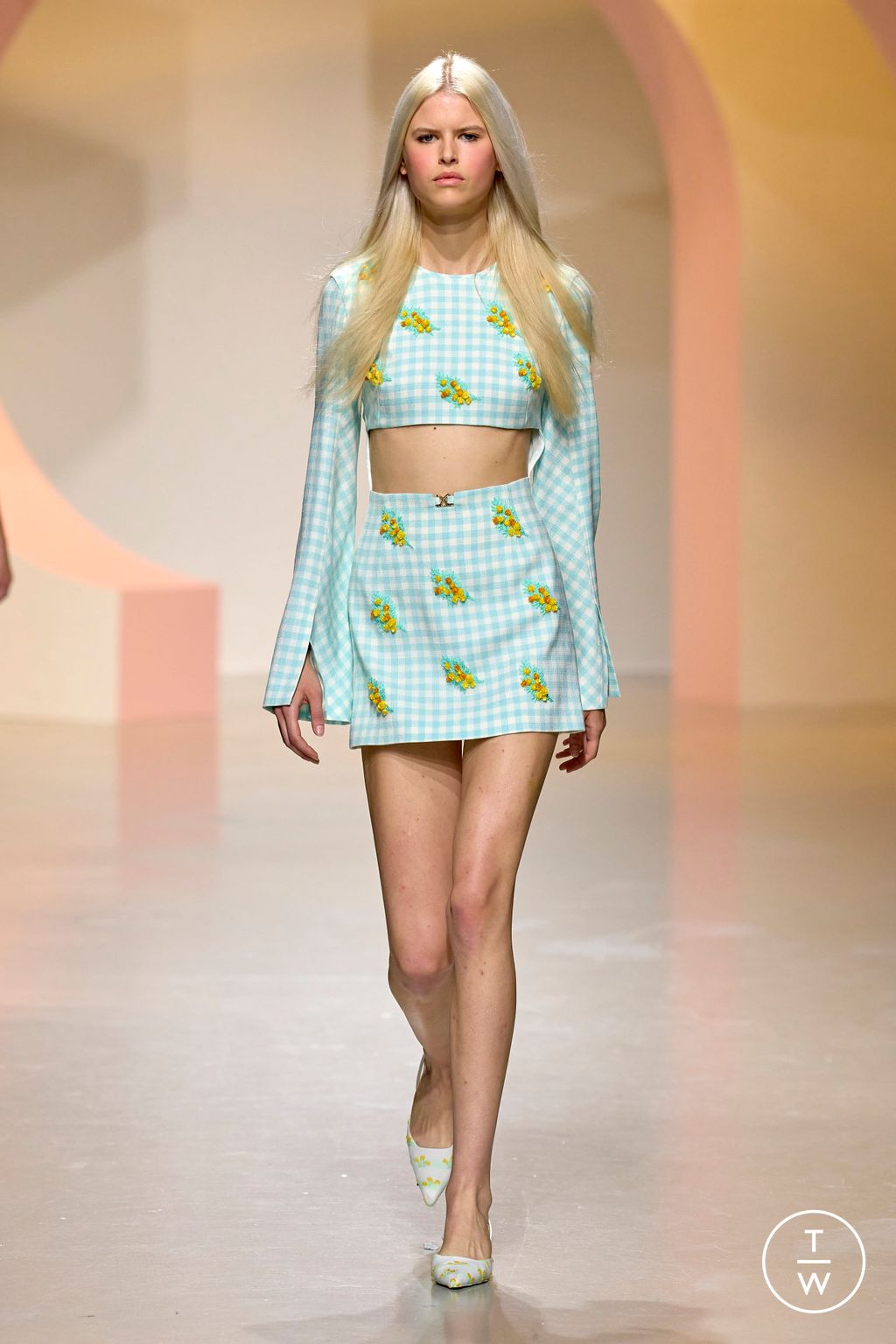 Fashion Week Paris Spring/Summer 2024 look 18 from the Leonard Paris collection 女装