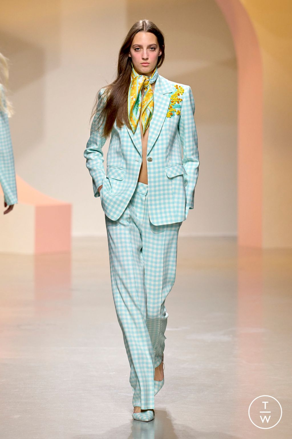 Fashion Week Paris Spring/Summer 2024 look 19 from the Leonard Paris collection 女装