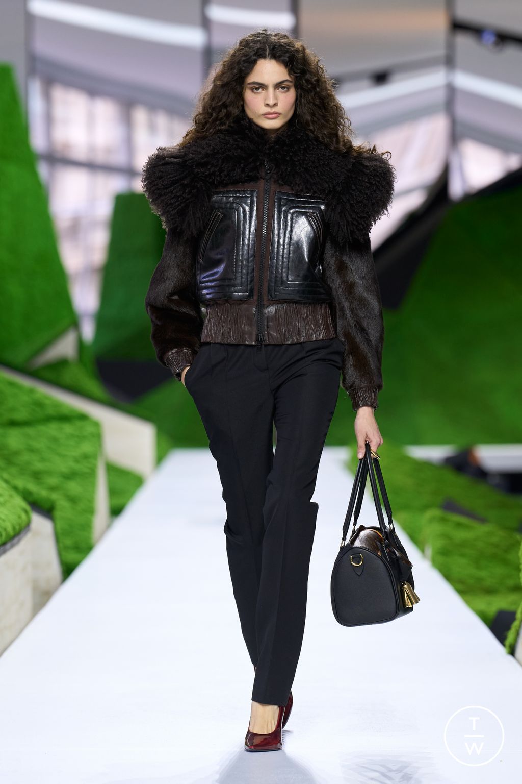 Fashion Week Paris Fall/Winter 2026 look 14 from the Louis Vuitton collection womenswear