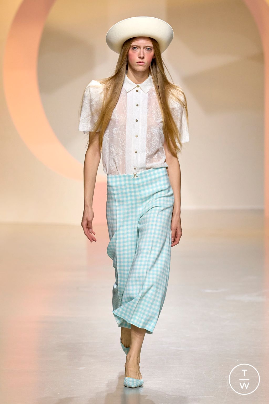 Fashion Week Paris Spring/Summer 2024 look 20 from the Leonard Paris collection 女装