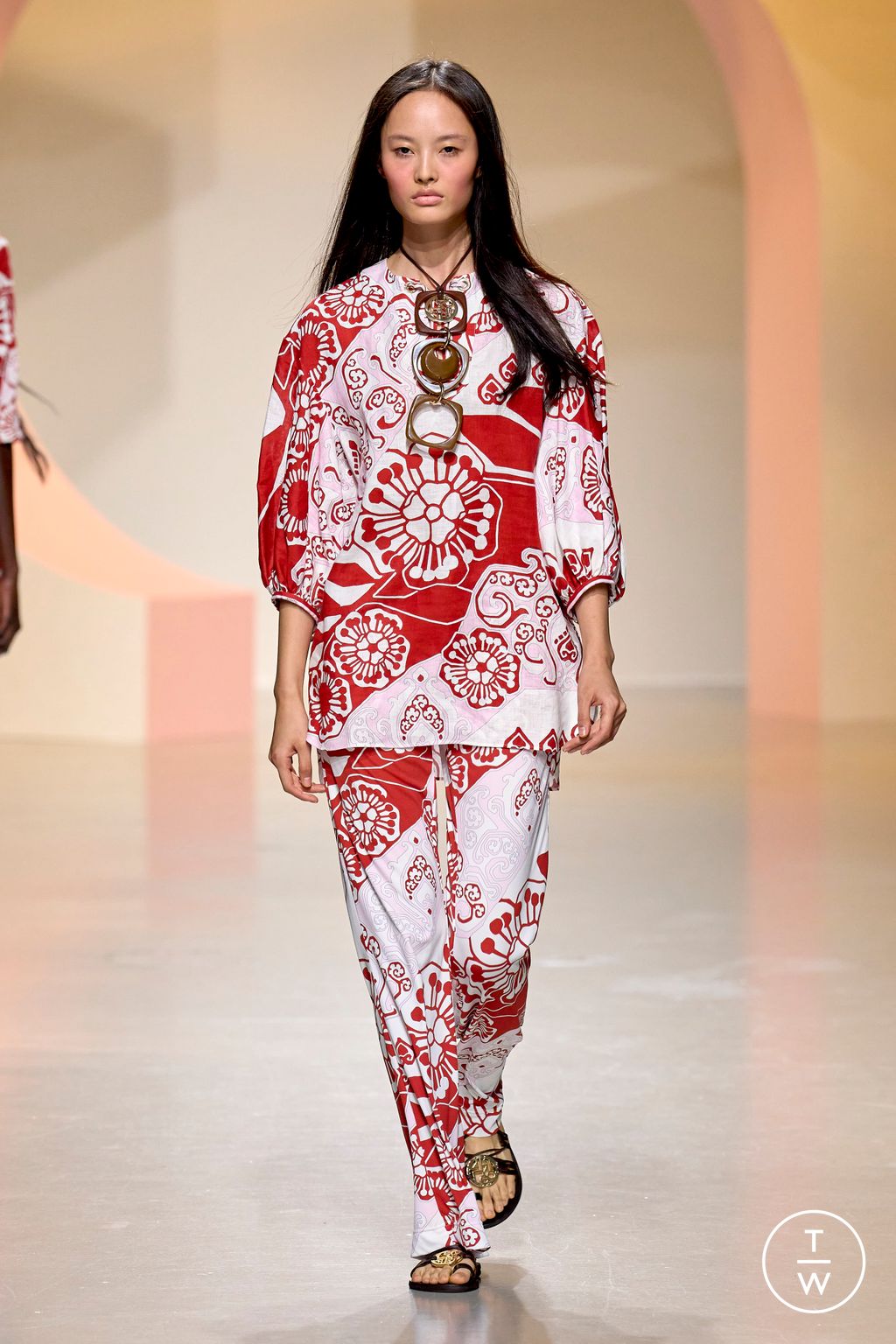 Fashion Week Paris Spring/Summer 2024 look 25 from the Leonard Paris collection 女装