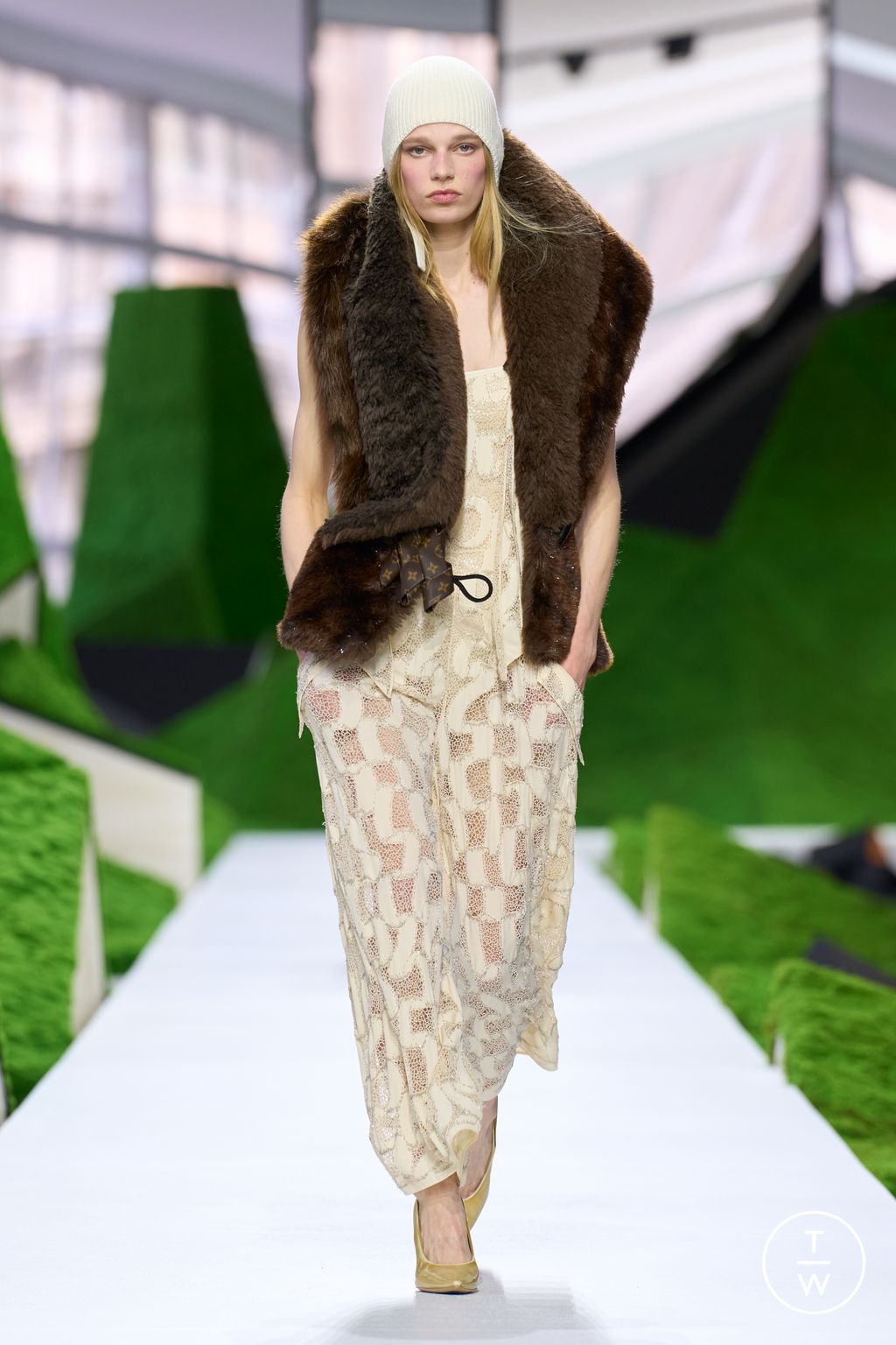 Fashion Week Paris Fall/Winter 2026 look 22 from the Louis Vuitton collection womenswear