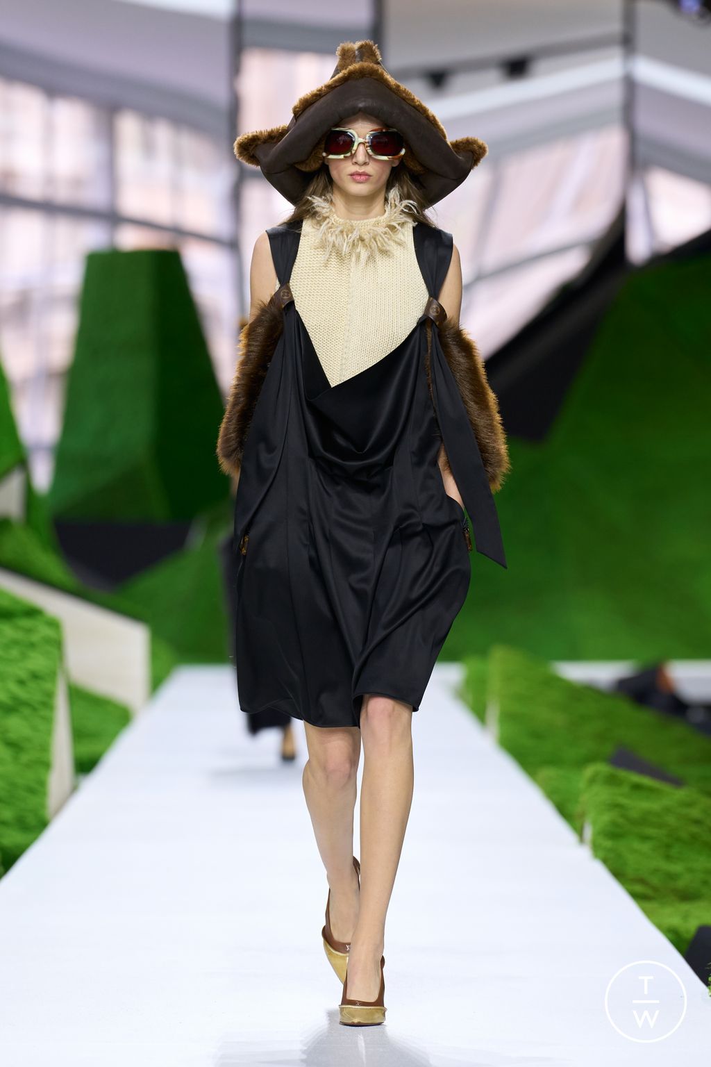 Fashion Week Paris Fall/Winter 2026 look 24 from the Louis Vuitton collection 女装