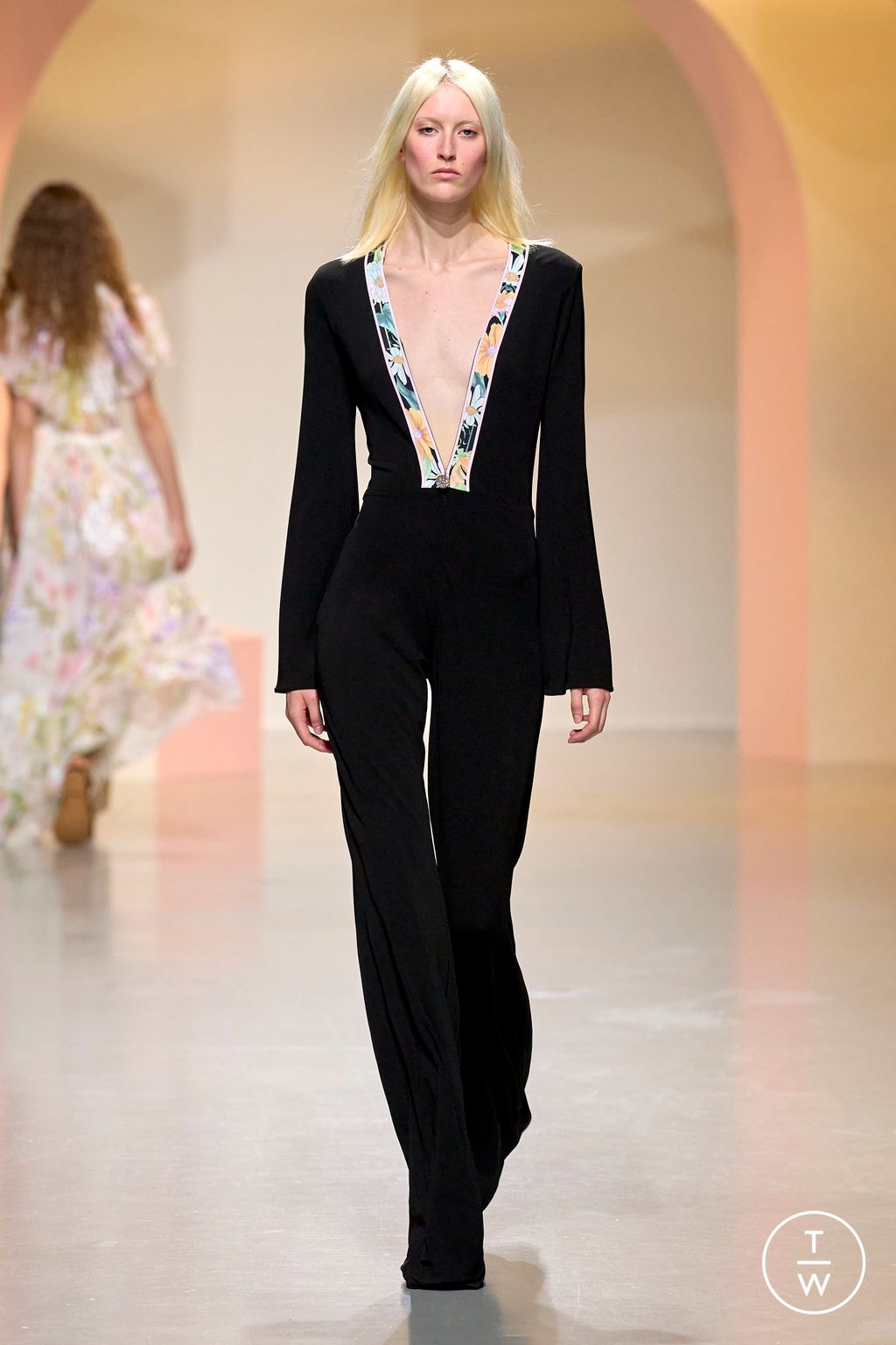 Fashion Week Paris Spring/Summer 2024 look 35 from the Leonard Paris collection womenswear
