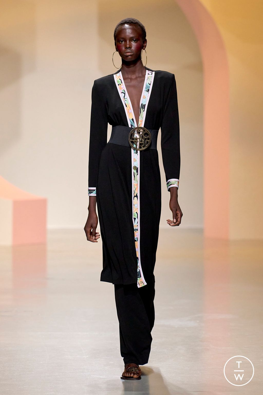 Fashion Week Paris Spring/Summer 2024 look 36 from the Leonard Paris collection 女装