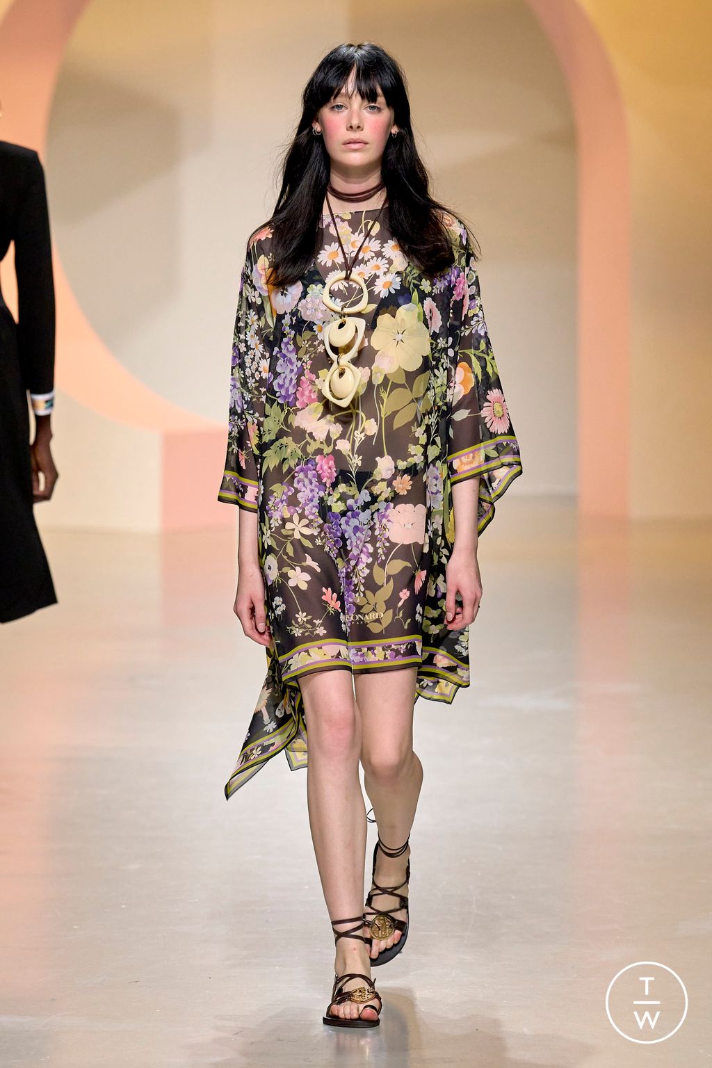 Fashion Week Paris Spring/Summer 2024 look 37 from the Leonard Paris collection womenswear