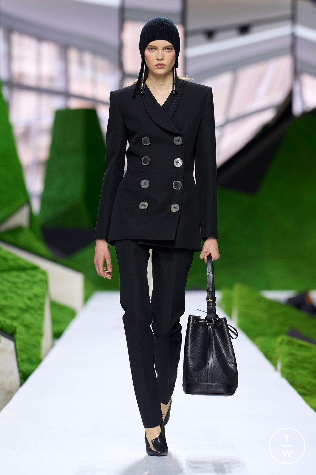 Fashion Week Paris Fall/Winter 2026 look 39 from the Louis Vuitton collection womenswear