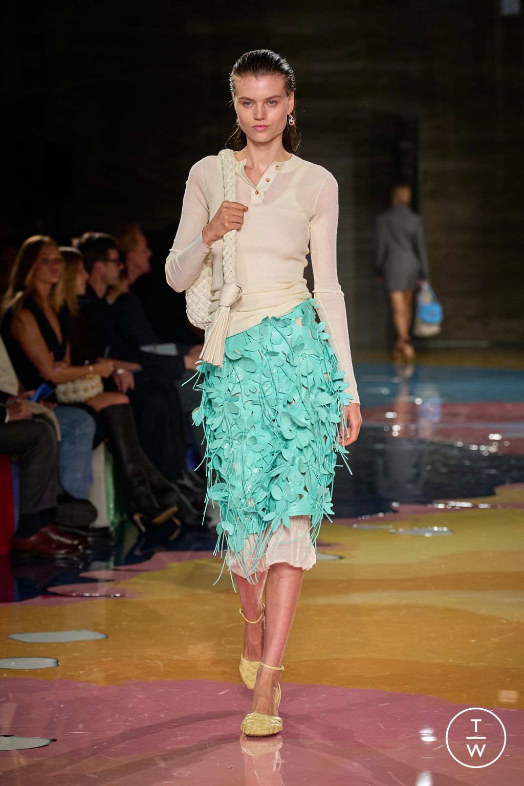 Fashion Week Milan Spring/Summer 2023 look 56 from the Bottega Veneta collection 女装