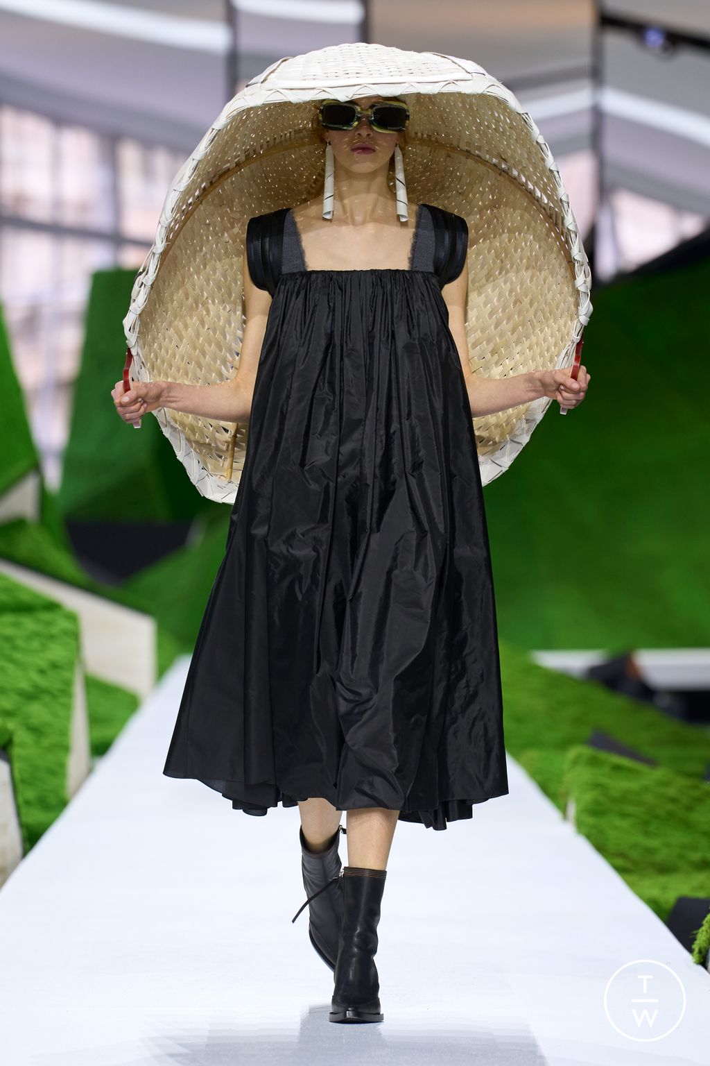 Fashion Week Paris Fall/Winter 2026 look 41 from the Louis Vuitton collection womenswear