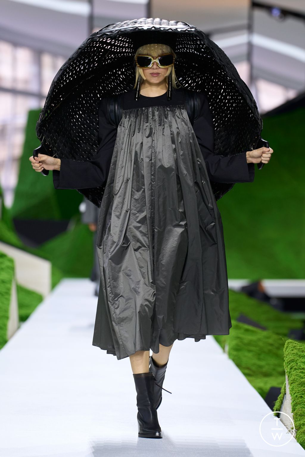 Fashion Week Paris Fall/Winter 2026 look 42 from the Louis Vuitton collection womenswear