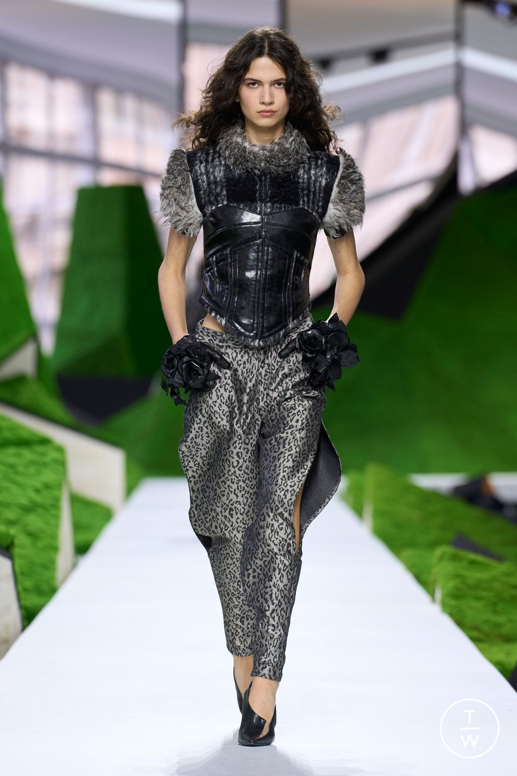 Fashion Week Paris Fall/Winter 2026 look 45 from the Louis Vuitton collection womenswear