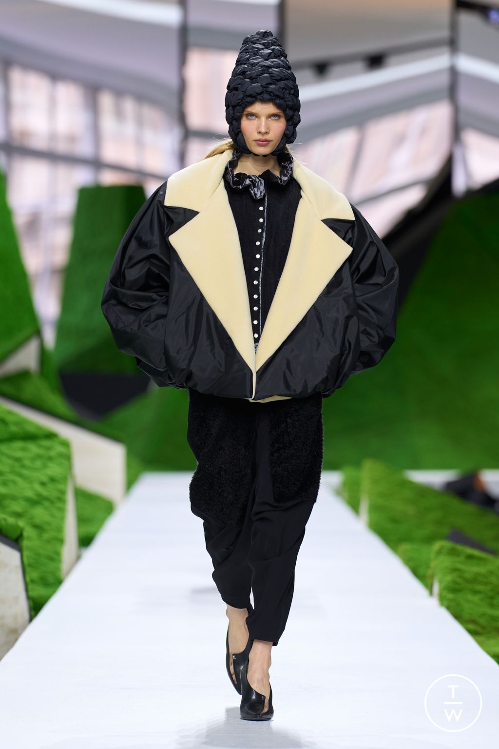 Fashion Week Paris Fall/Winter 2026 look 48 from the Louis Vuitton collection womenswear