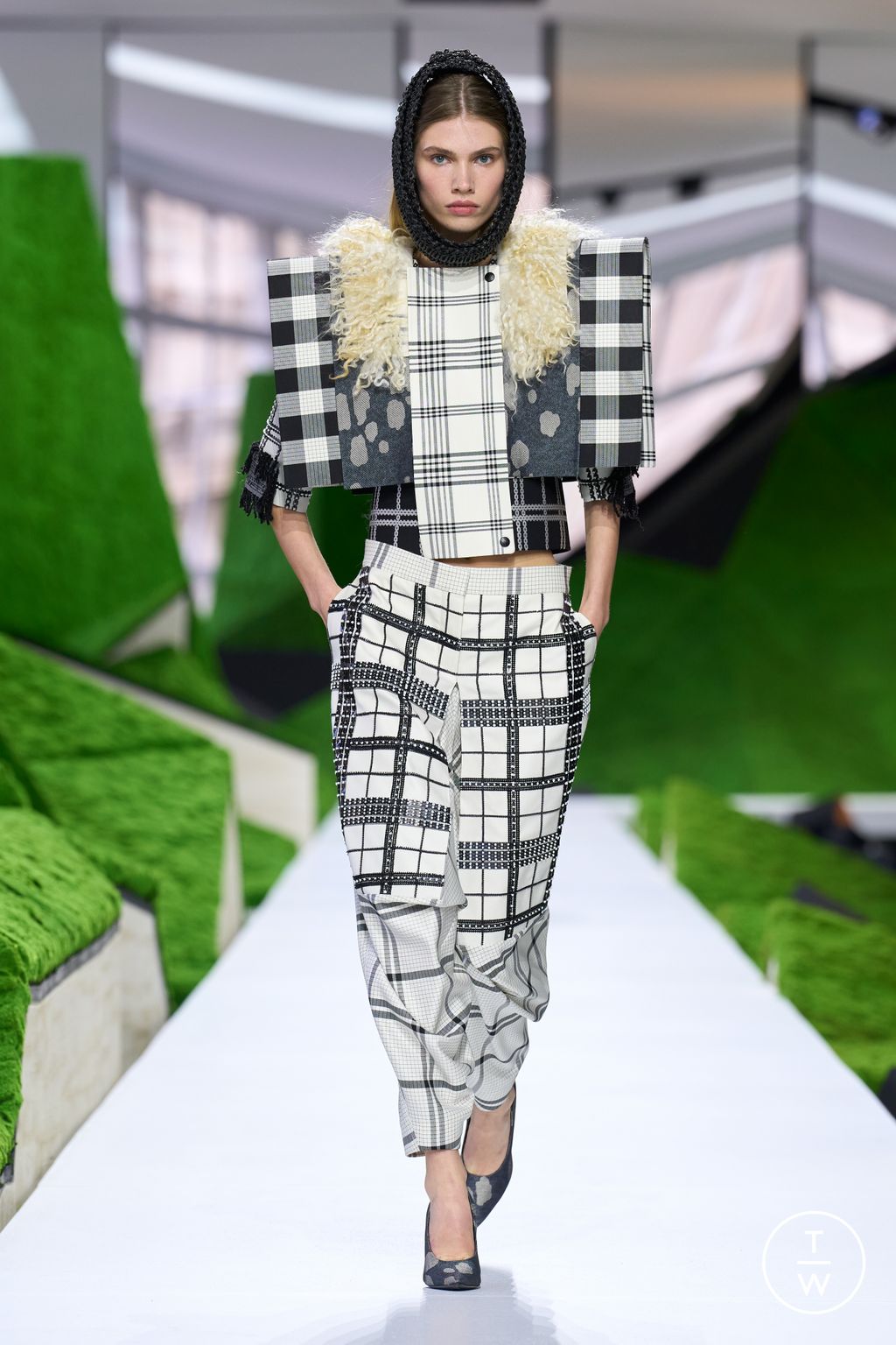 Fashion Week Paris Fall/Winter 2026 look 49 from the Louis Vuitton collection womenswear