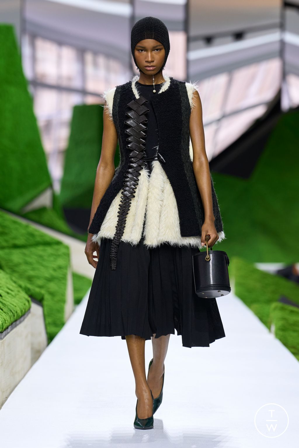 Fashion Week Paris Fall/Winter 2026 look 51 from the Louis Vuitton collection womenswear