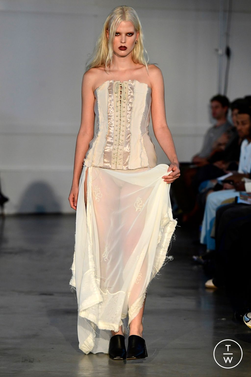 Fashion Week Paris Spring/Summer 2024 look 7 from the Les Fleurs Studio collection womenswear