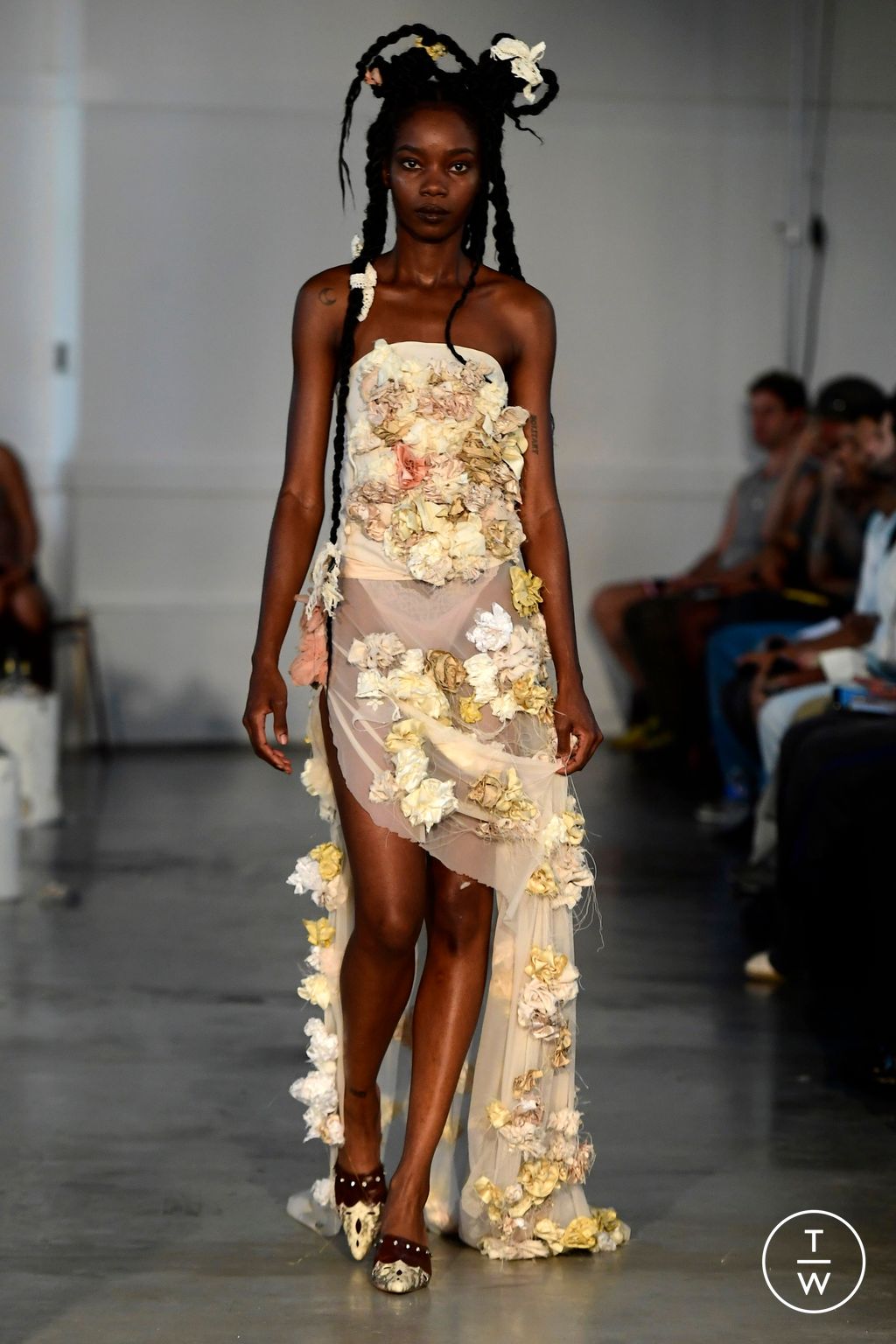 Fashion Week Paris Spring/Summer 2024 look 17 from the Les Fleurs Studio collection 女装
