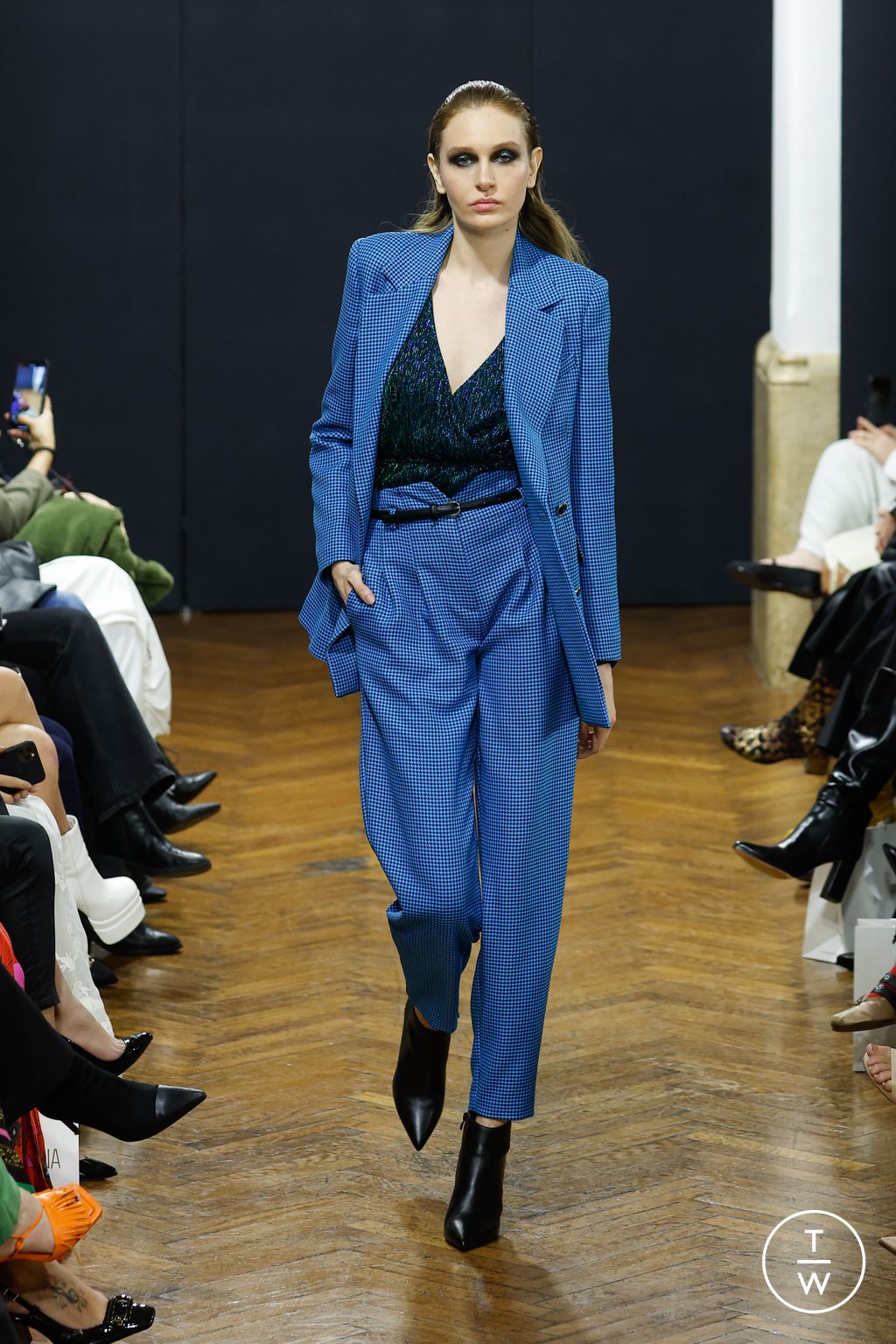 Fashion Week Milan Fall/Winter 2023 look 16 from the Fracomina collection 女装