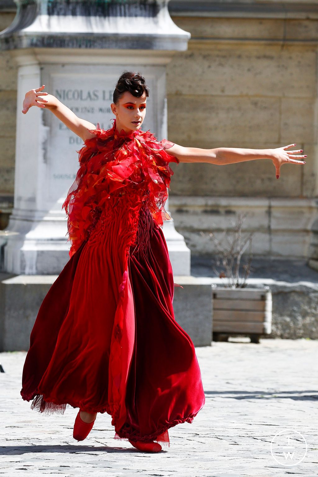 Fashion Week Paris Fall/Winter 2022 look 2 de la collection Franck Sorbier couture