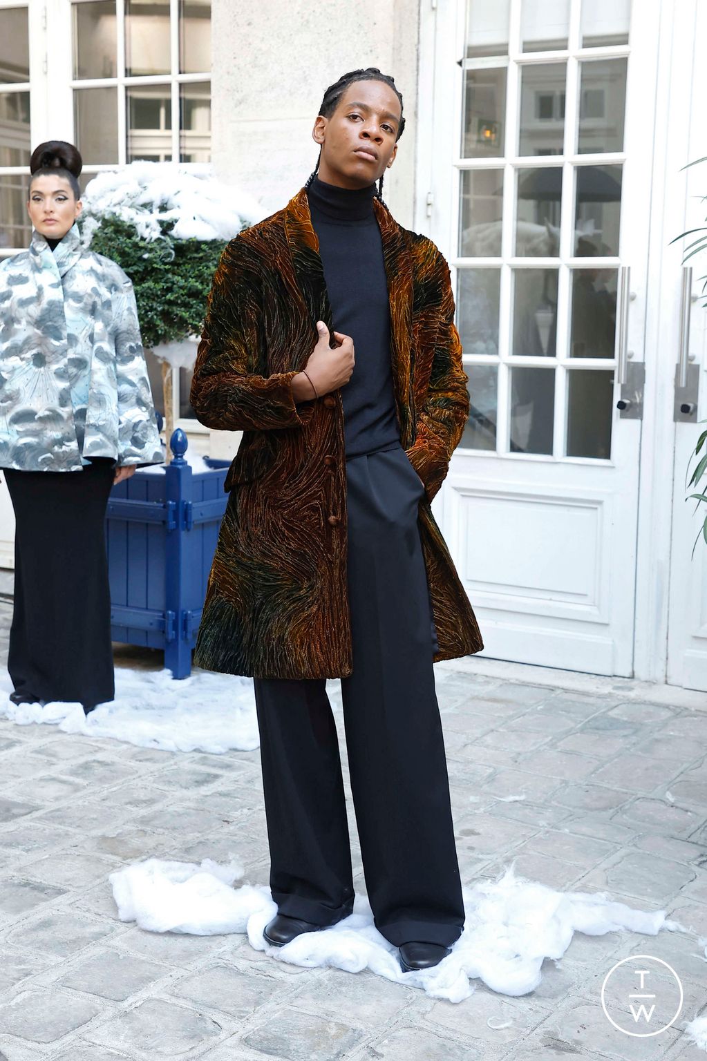 Fashion Week Paris Fall/Winter 2024 look 14 from the Franck Sorbier collection couture